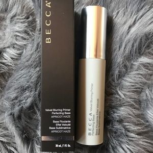 BECCA Velvet blurring face primer